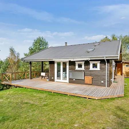 Cosy On A Large Hilly Natural Plot With Covered Terrace And Loft Close To Helgenaes Unique Landscape, Viewpoints And The Knebel