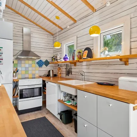 Feriehus Cosy On A Large Hilly Natural Plot With Covered Terrace And Loft Close To Helgenaes Unique Landscape, Viewpoints And The Knebel