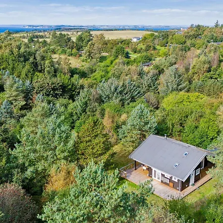 Feriehus Cosy On A Large Hilly Natural Plot With Covered Terrace And Loft Close To Helgenaes Unique Landscape, Viewpoints And The Knebel