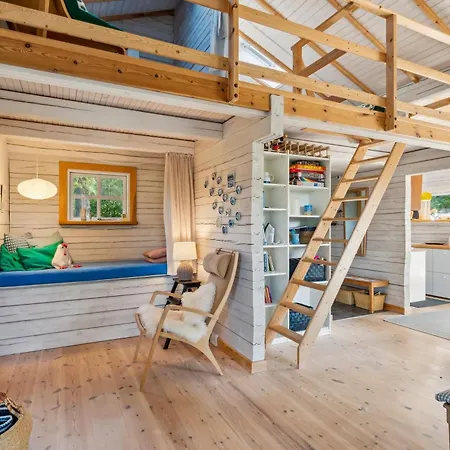 Cosy On A Large Hilly Natural Plot With Covered Terrace And Loft Close To Helgenaes Unique Landscape, Viewpoints And The Feriehus Knebel